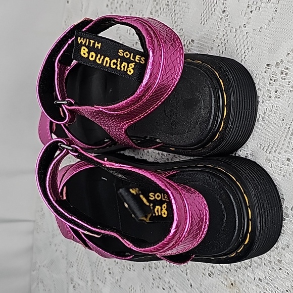NWOT Dr. Martens Klaire metallic pink strap sandals air wair size 7